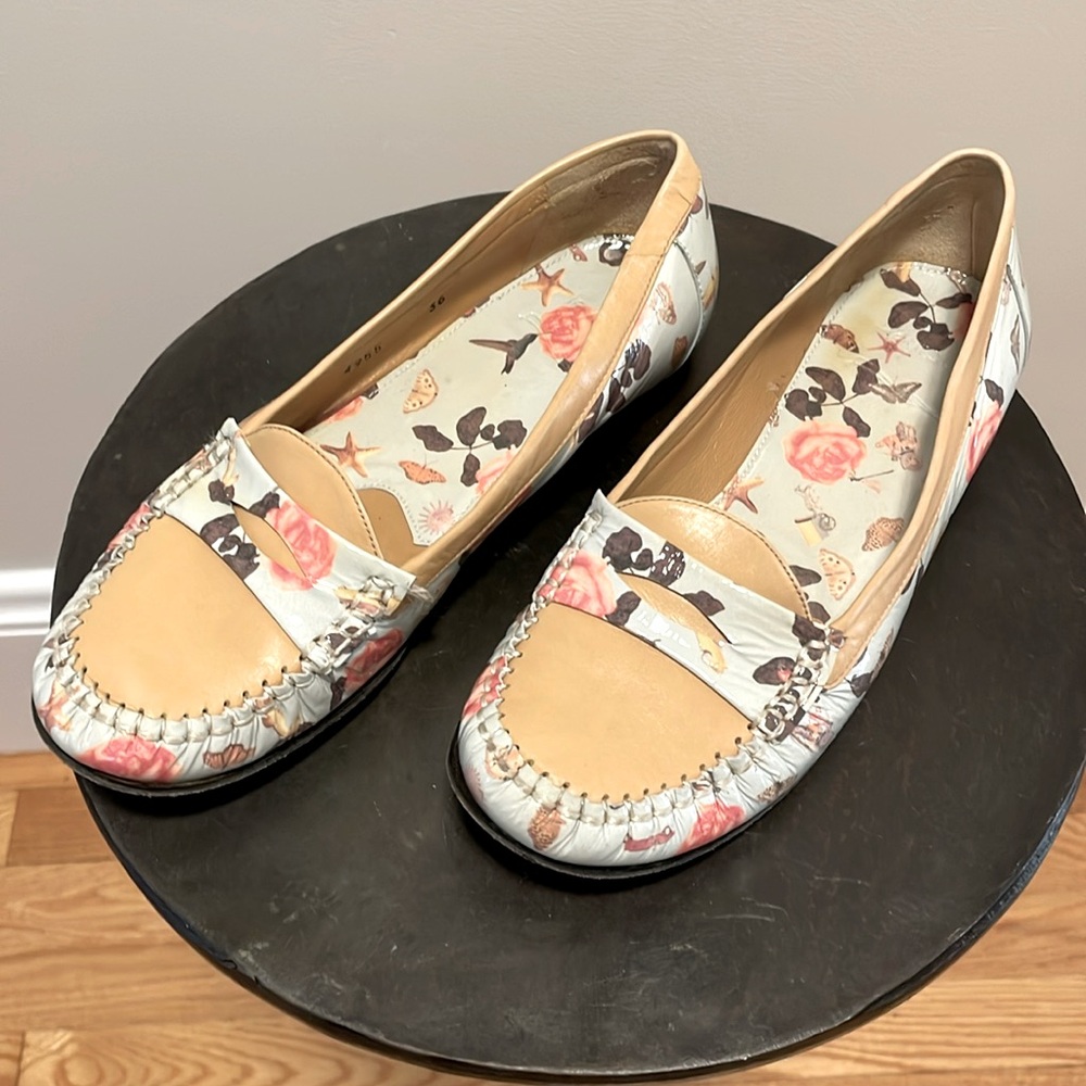 Unique floral leather patent flat from Paris size 36